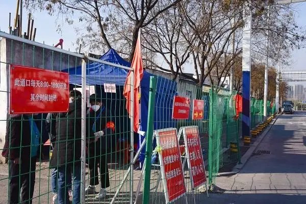 晋江男子谎称买菜实为做工被行拘,网友们为何为这位打工爱好者说情?