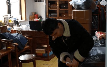 00后小伙做寿衣店守夜人，为什么会有人选择这份职业？