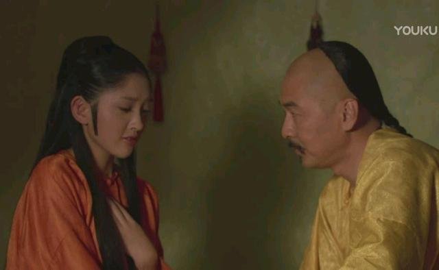 《甄嬛传》57集,安陵容故意拿出香囊告诉甄嬛是欣贵人送的,有和用意?
