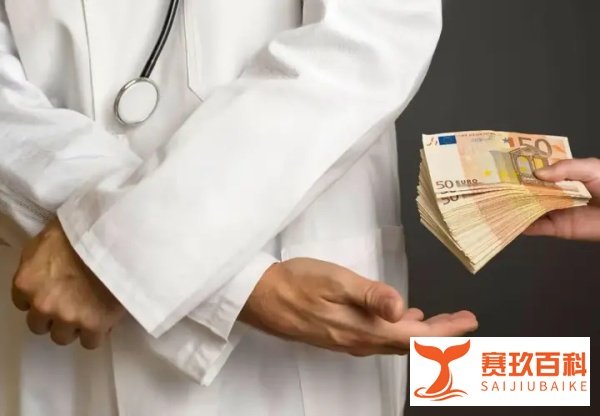 三甲医院退休院长被查痛哭，庭审时含泪忏悔：我有罪，对不起人民！