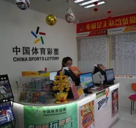 男子嫌赔率太低，竟打砸体彩店，如何看待这一行为？他会被怎样处罚？