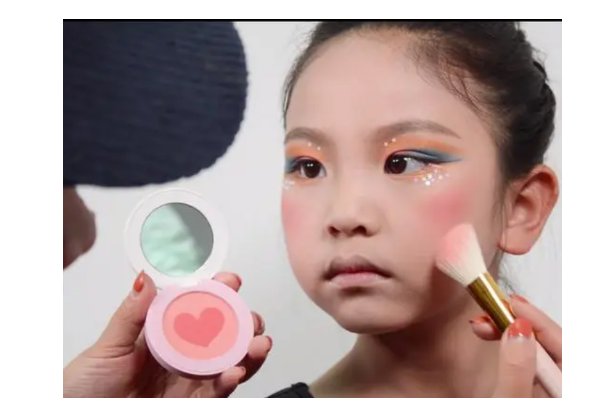 小孩子表演化妆怎么化