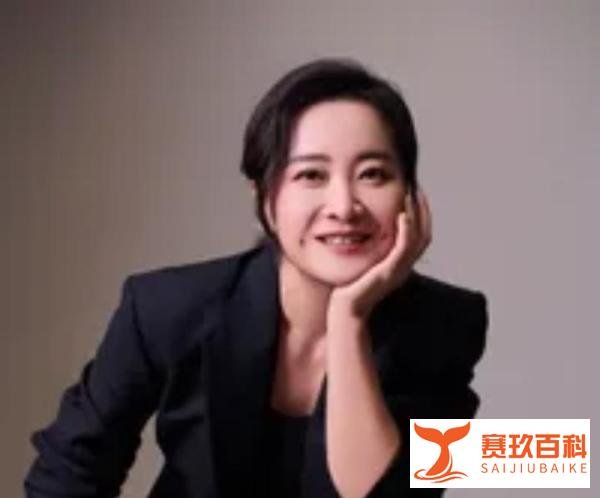 贾玲:女力破界,笑傲影坛,成中国影史第四位票房“百亿女演员”!