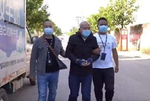南昌一男子盗窃手机转账被抓后吐槽失主，被抓后他为何还不悔改？