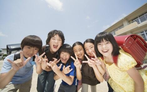 小孩转学，转入学校以成绩太差为由婉拒。但校长说只要教育局同意学校就可以接收。要到教育局开个同意书吗