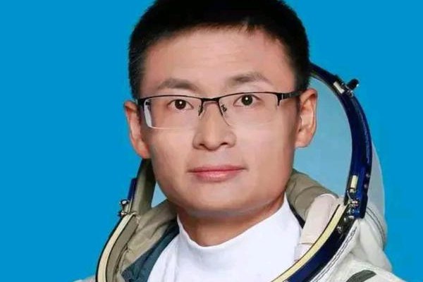 桂海潮什么军衔
