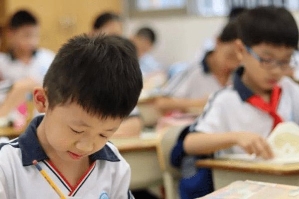 震动了天地形容声势浩大