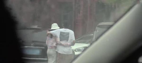 巧合还是挡枪?陈霄华“猥亵未遂”被抓,何九华和王鸥约会被曝光