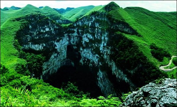 大石围天坑是岩溶地貌吗