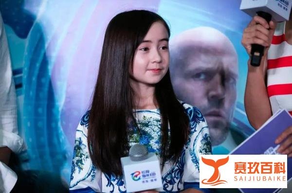 吴京出演《巨齿鲨》，14岁蔡书雅容貌大变，“最美童星”童颜不再