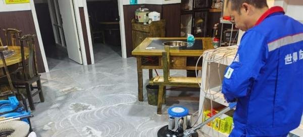 世卿防滑：地面防滑砖多少钱一块人工