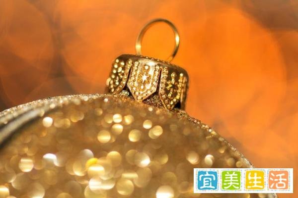 黄金首饰成年轻人新宠:保值还能当穿搭神器?